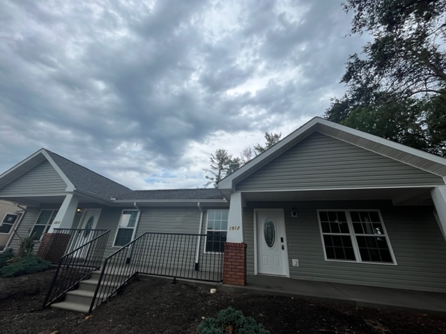 Duplex Softwashing in Maryville, TN